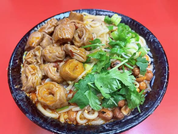DRY PORK GUT RICE NOODLE 肥肠干拌粉